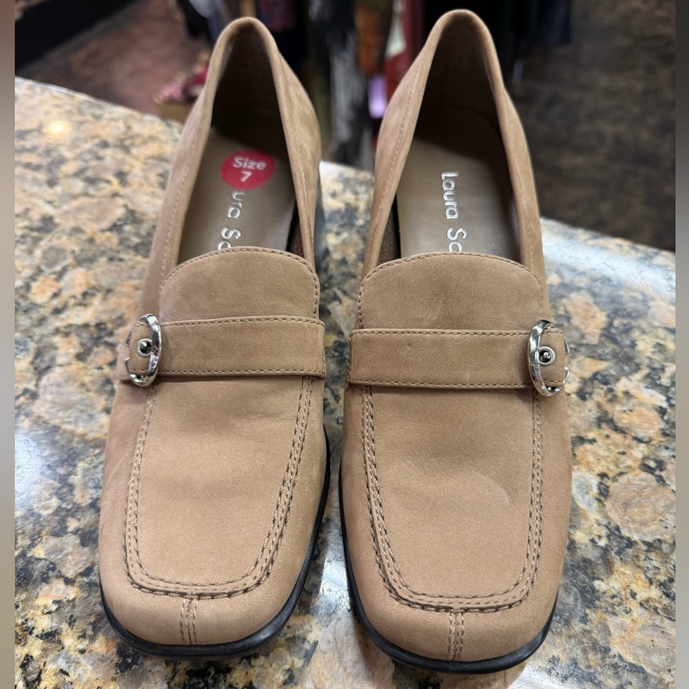 NWT Laura Scott Camel Square Toe Pumps 2” Heel Size 7